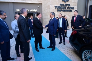 KKTC CUMHURİYET MECLİSİ BAŞKANI SAYIN DR. ZİYA ÖZTÜRKLER VE BERABERİNDEKİ HEYET MALATYA TURGUT ÖZAL ÜNİVERSİTESİNE ZİYARETİ