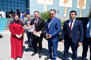 KKTC CUMHURİYET MECLİSİ BAŞKANI SAYIN DR. ZİYA ÖZTÜRKLER VE BERABERİNDEKİ HEYET İNÖNÜ ÜNİVERSİTESİ BAŞARI ÖDÜLLERİ PROGRAMINA KATILIM SAĞLADI