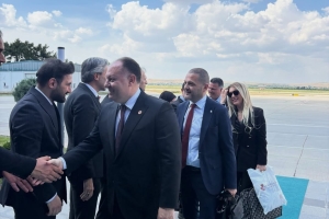 Kuzey Kıbrıs Türk Cumhuriyeti Cumhuriyet Meclisi Başkanı Sayın Dr. Ziya ÖZTÜRKLER ile Cumhuriyet Meclisi heyetini Oğuzeli Havalimanı’nda karşıladı