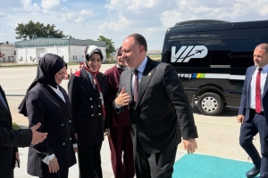 Kuzey Kıbrıs Türk Cumhuriyeti Cumhuriyet Meclisi Başkanı Sayın Dr. Ziya ÖZTÜRKLER ile Cumhuriyet Meclisi heyetini Oğuzeli Havalimanı’nda karşıladı