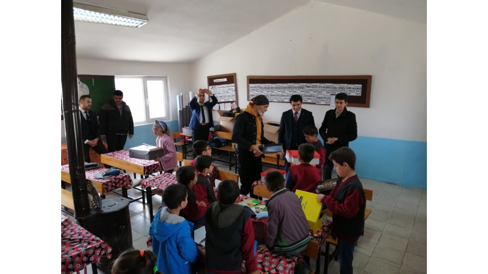 Payitaht Abdülhamit Dizi Oyuncuları ve Yapımcı İle Birlikte Köy Okulu Ziyaret Edildi